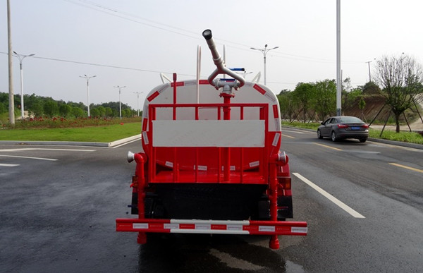 小卡灑水車