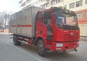 程力威牌CLW5181XQYC5型爆破器材運(yùn)輸車