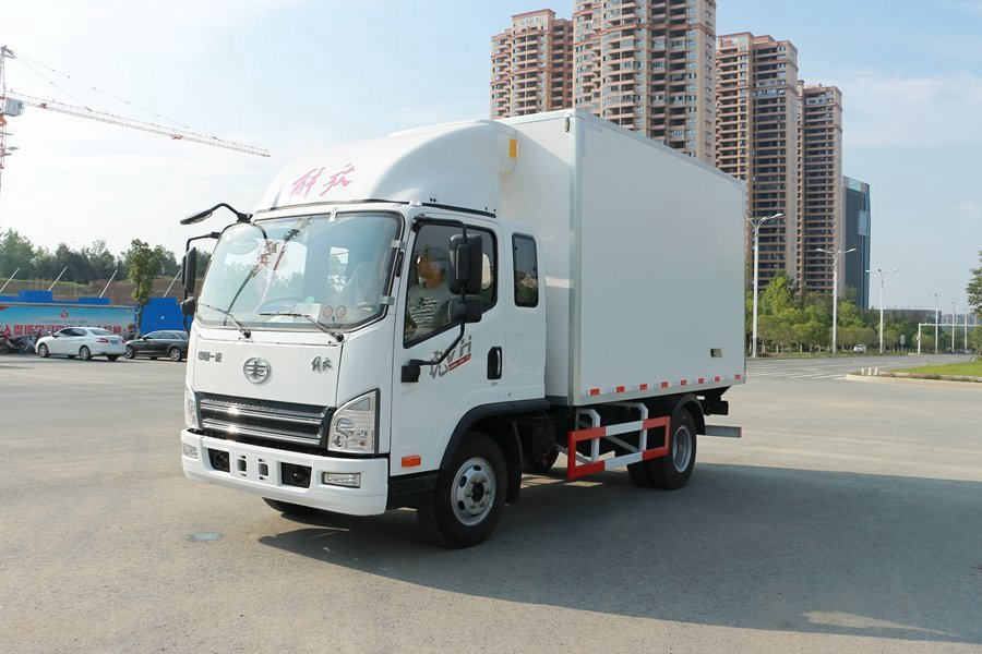 解放3.6米排半冷藏車