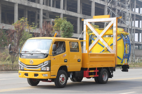 東風(fēng)多利卡D6防撞緩沖車