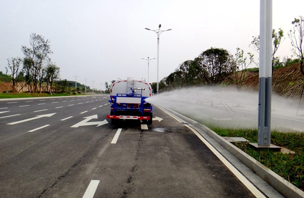 綠化灑水車