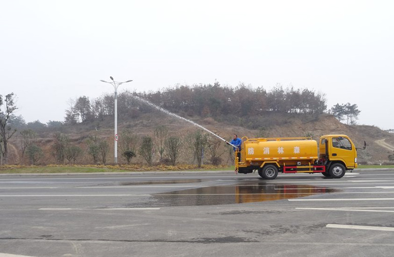 東風(fēng)5噸消防灑水車