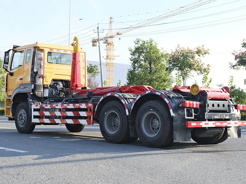 大型勾臂車