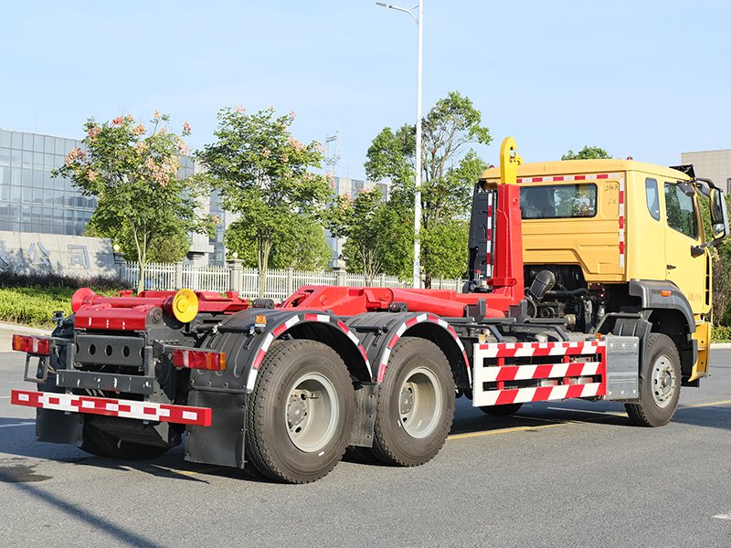 后雙橋勾臂車