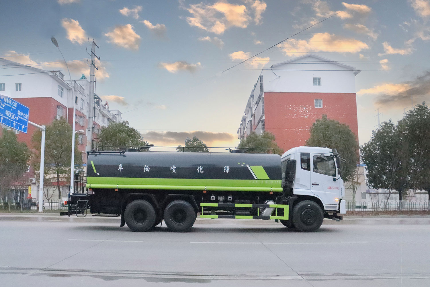 東風(fēng)灑水車