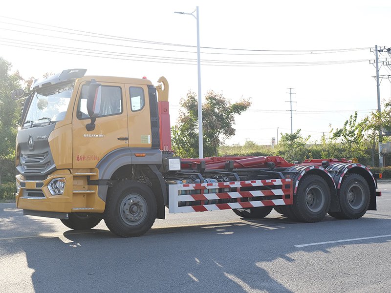 重汽勾臂車